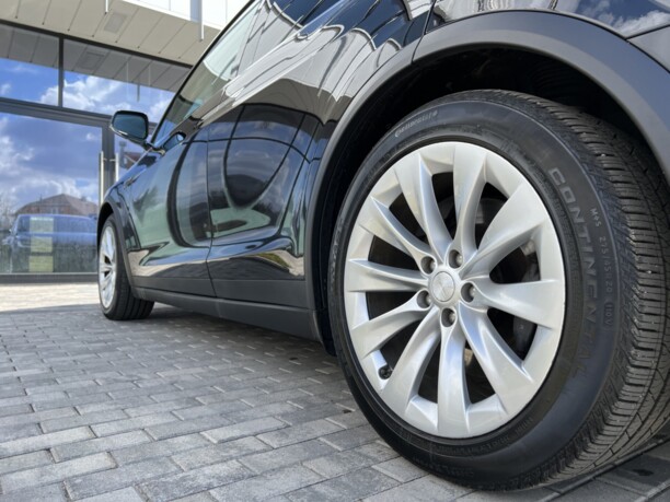 Tesla Model X, 6 мест, 2016 г.