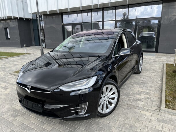 Tesla Model X, 6 мест, 2016 г.