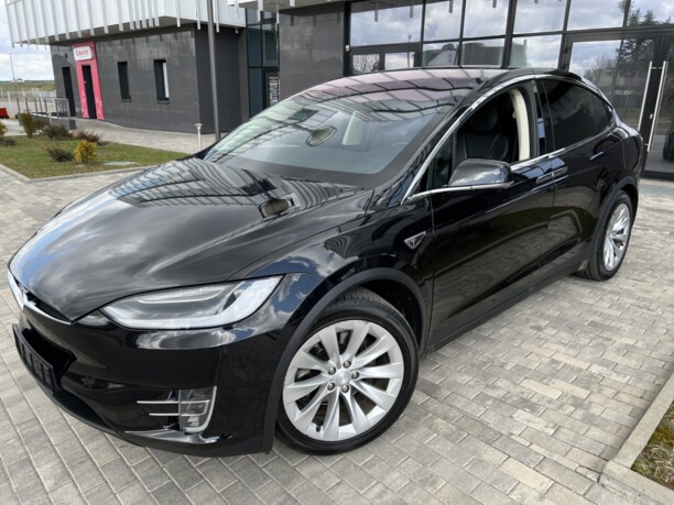 Tesla Model X, 6 мест, 2016 г.