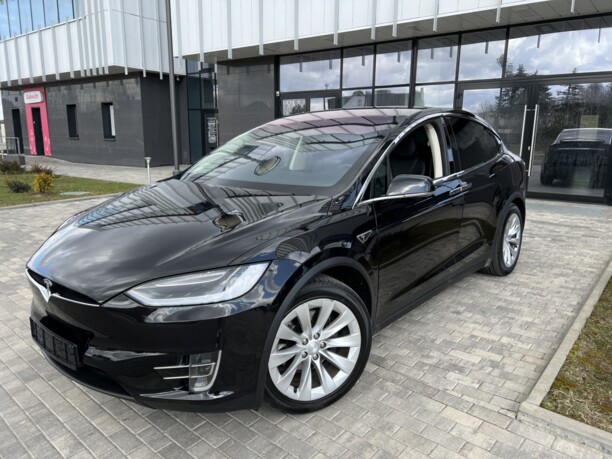 Tesla Model X, 6 мест, 2016 г.