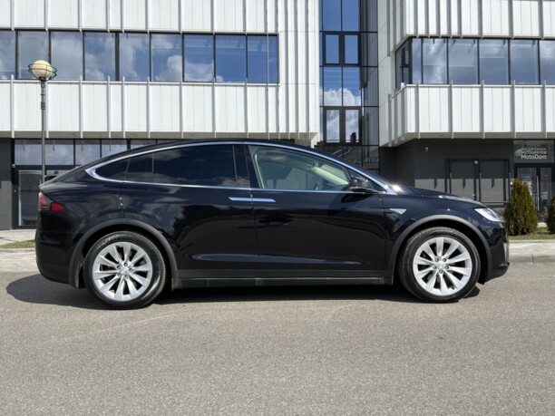 Tesla Model X, 6 мест, 2016 г.