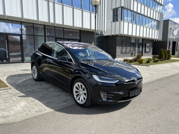 Tesla Model X, 6 мест, 2016 г.