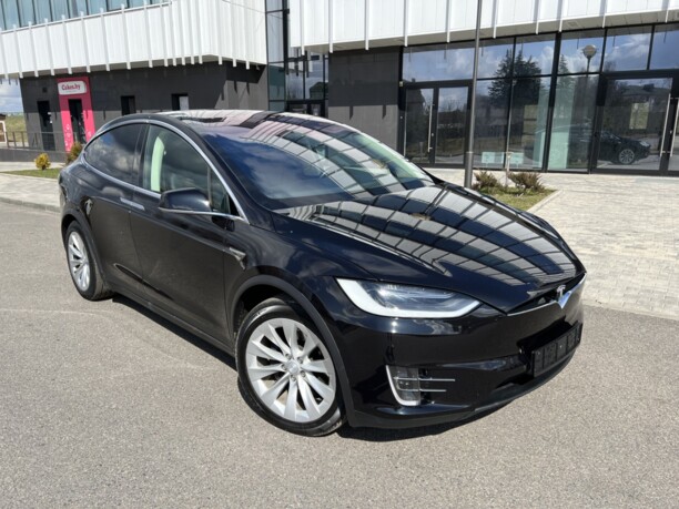 Tesla Model X, 6 мест, 2016 г.