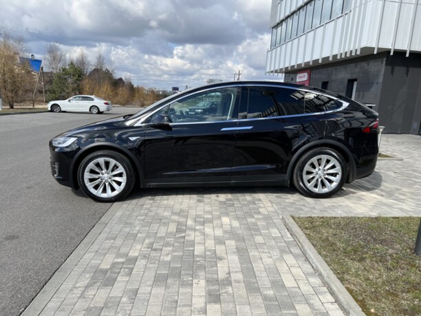 Tesla Model X, 6 мест, 2016 г.