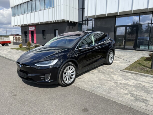 Tesla Model X, 6 мест, 2016 г.