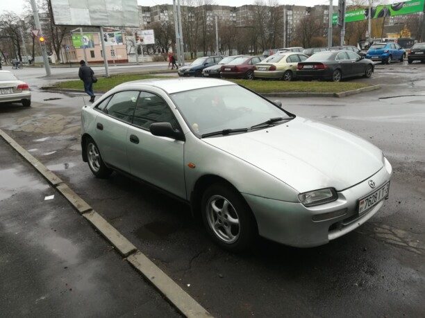 Mazda 323F, 1998 г.