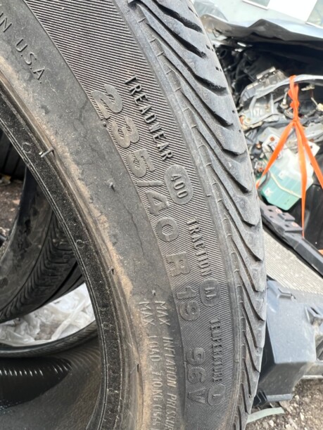Легковые шины Continental 235/40 R19 2 шт.