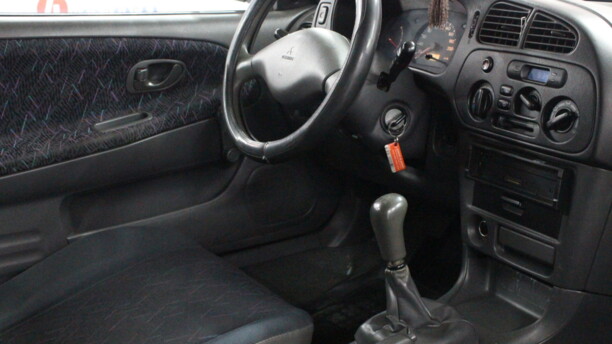 Mitsubishi Colt V, 1999 г.