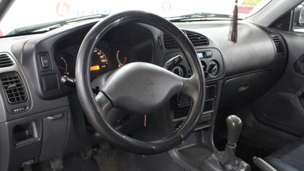 Mitsubishi Colt V, 1999 г.