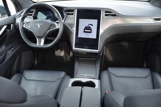 Tesla Model X, 2018 г.