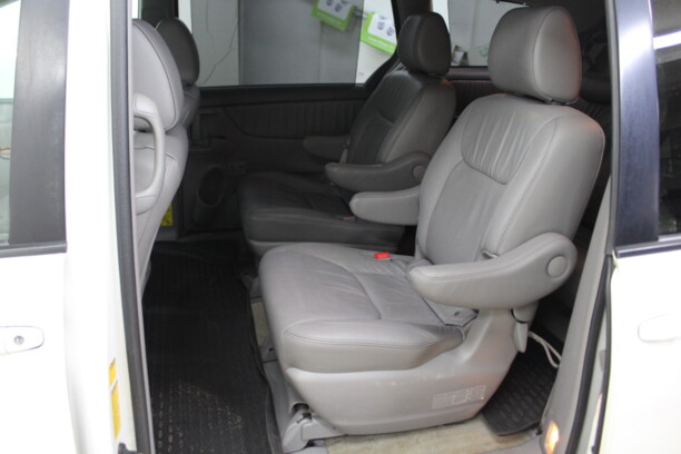 Toyota Sienna II (XL20) · Рестайлинг, 7 мест, 2009 г.