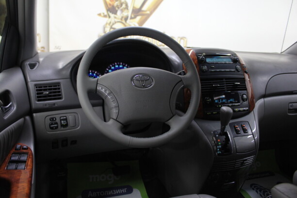 Toyota Sienna II (XL20) · Рестайлинг, 7 мест, 2009 г.