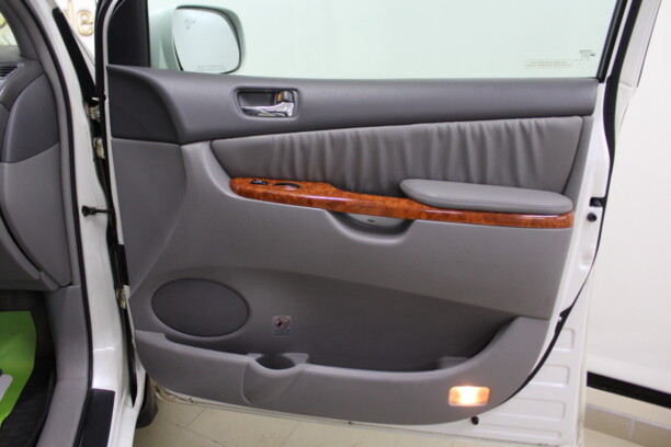 Toyota Sienna II (XL20) · Рестайлинг, 7 мест, 2009 г.
