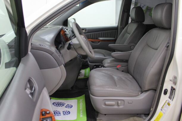 Toyota Sienna II (XL20) · Рестайлинг, 7 мест, 2009 г.