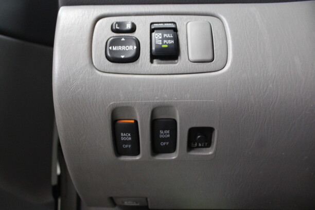 Toyota Sienna II (XL20) · Рестайлинг, 7 мест, 2009 г.