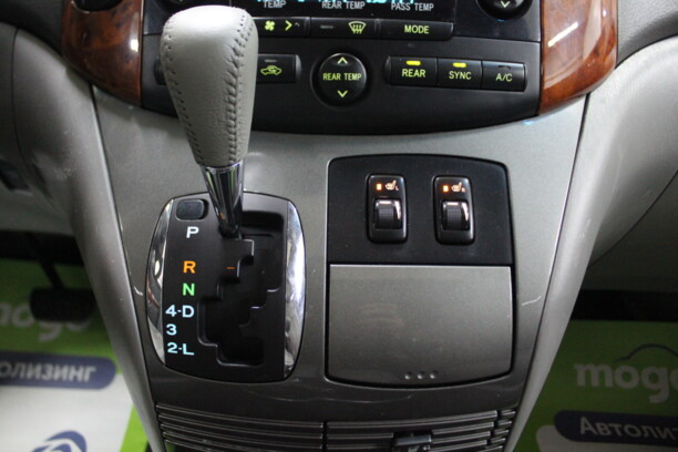 Toyota Sienna II (XL20) · Рестайлинг, 7 мест, 2009 г.