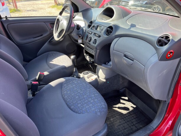 Toyota Yaris I (P1), 2001 г.