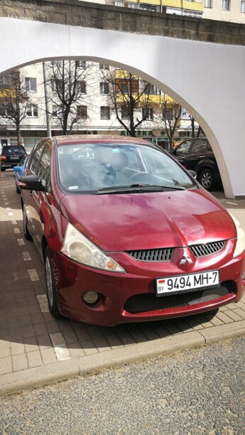 Mitsubishi Grandis, 7 мест, 2004 г.