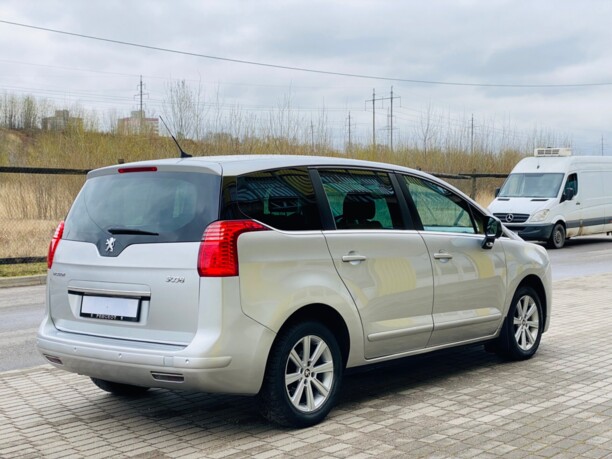 Peugeot 5008 I, 7 мест, 2010 г.