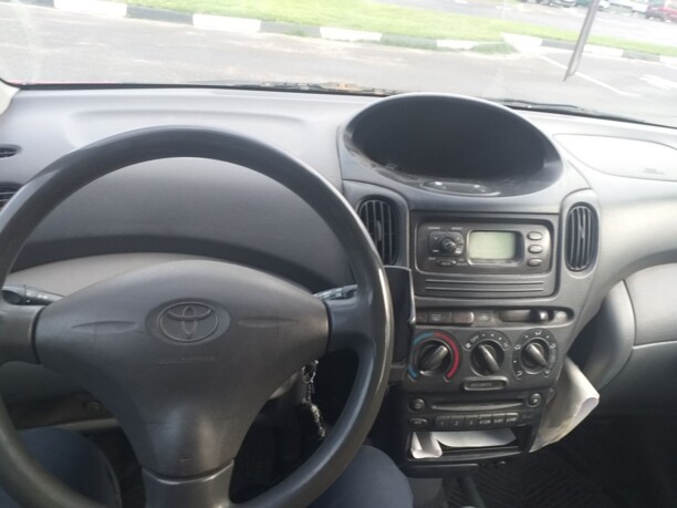 Toyota Yaris Verso, 2001 г.