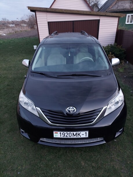 Toyota Sienna III (XL30), 7 мест, 2010 г.