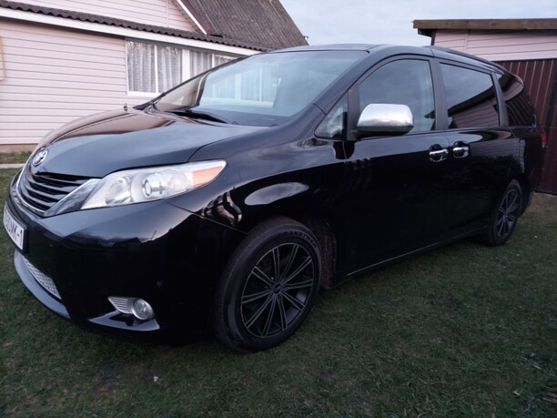 Toyota Sienna III (XL30), 7 мест, 2010 г.