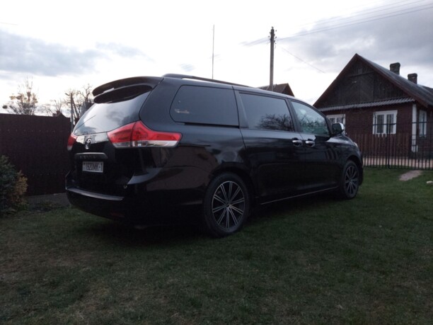 Toyota Sienna III (XL30), 7 мест, 2010 г.