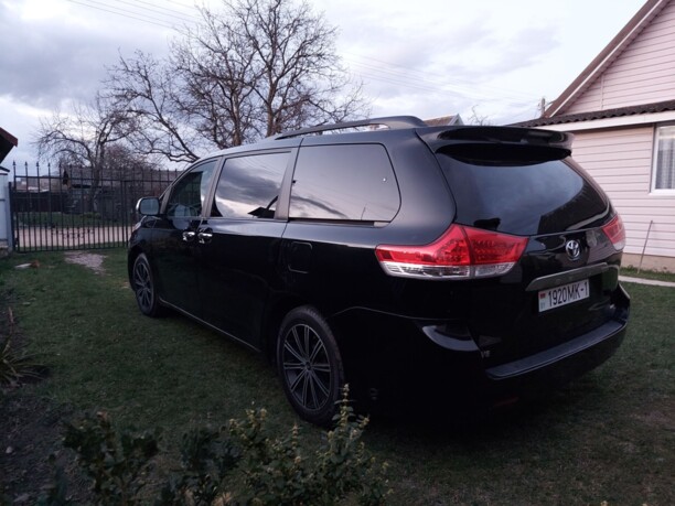 Toyota Sienna III (XL30), 7 мест, 2010 г.