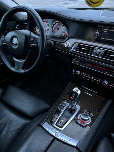 BMW 7 серия F02 (Long), 2010 г.