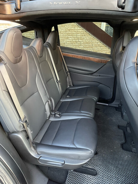 Tesla Model X, 7 мест, 2017 г.