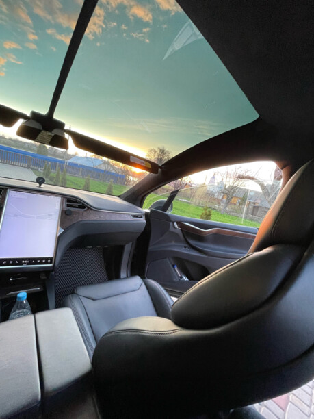 Tesla Model X, 7 мест, 2017 г.