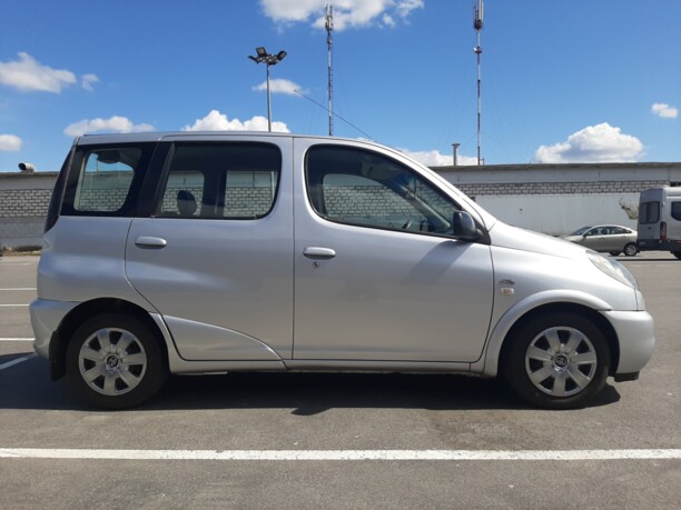 Toyota Yaris Verso, 2002 г.