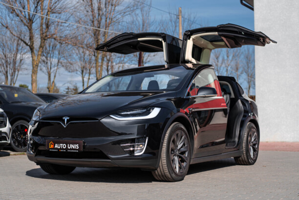 Tesla Model X, 6 мест, 2018 г.