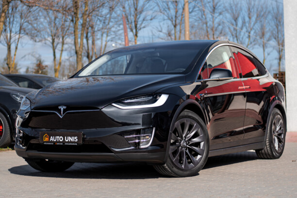 Tesla Model X, 6 мест, 2018 г.