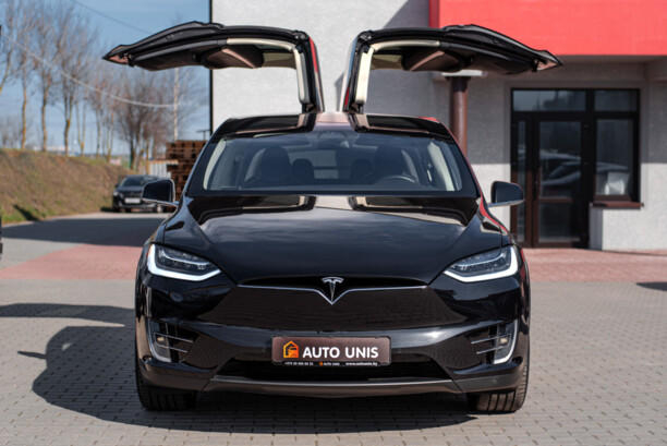 Tesla Model X, 6 мест, 2018 г.
