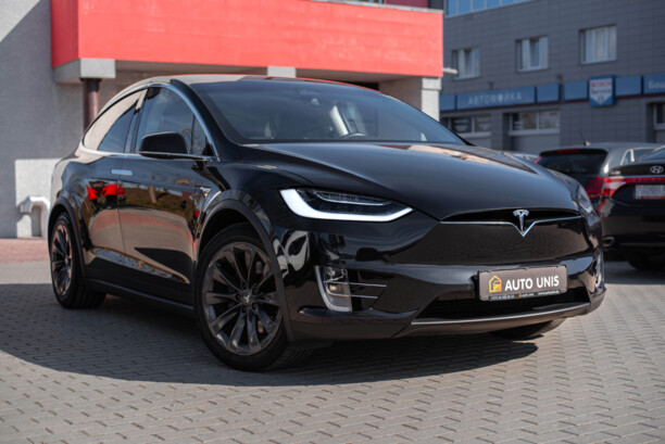 Tesla Model X, 6 мест, 2018 г.