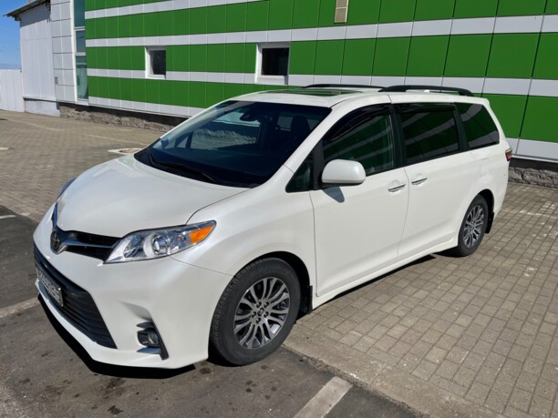 Toyota Sienna III (XL30), 7 мест, 2018 г.