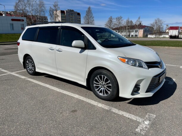 Toyota Sienna III (XL30), 7 мест, 2018 г.
