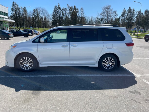 Toyota Sienna III (XL30), 7 мест, 2018 г.
