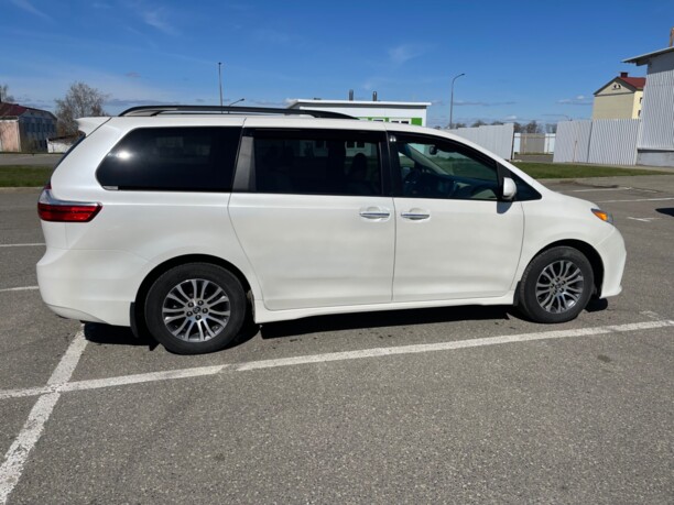 Toyota Sienna III (XL30), 7 мест, 2018 г.