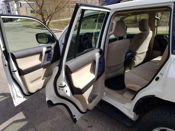 Toyota Land Cruiser Prado J150, 7 мест, 2010 г.