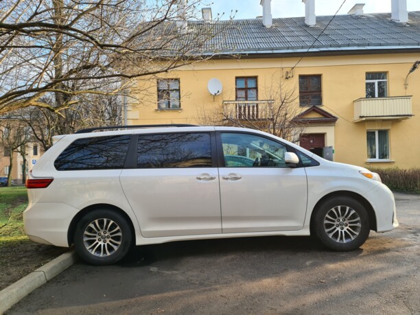 Toyota Sienna III (XL30), 7 мест, 2018 г.