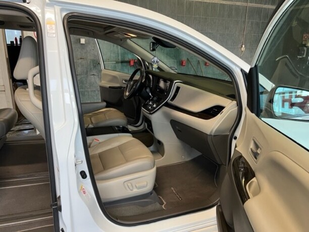 Toyota Sienna III (XL30), 7 мест, 2018 г.