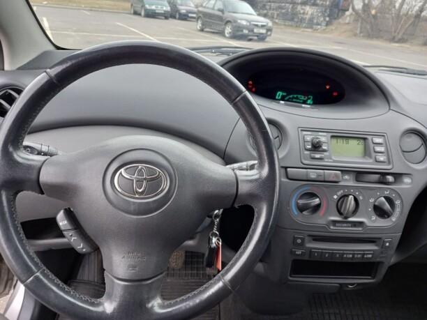 Toyota Yaris I (P1) · Рестайлинг, 2003 г.