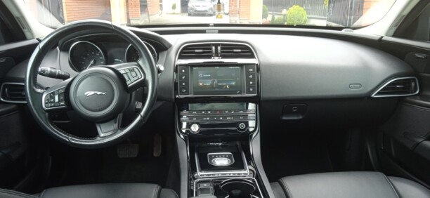 Jaguar XE I, 2016 г.