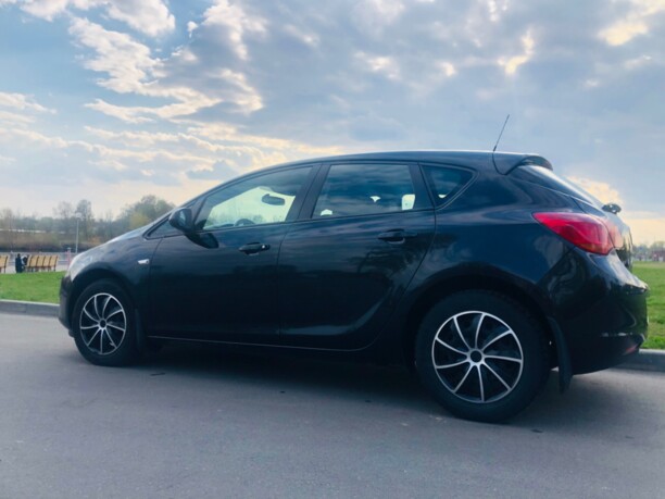 Opel Astra J, 2011 г.