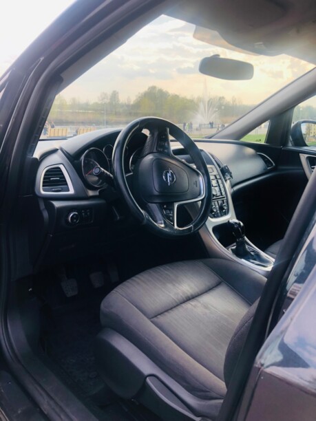 Opel Astra J, 2011 г.