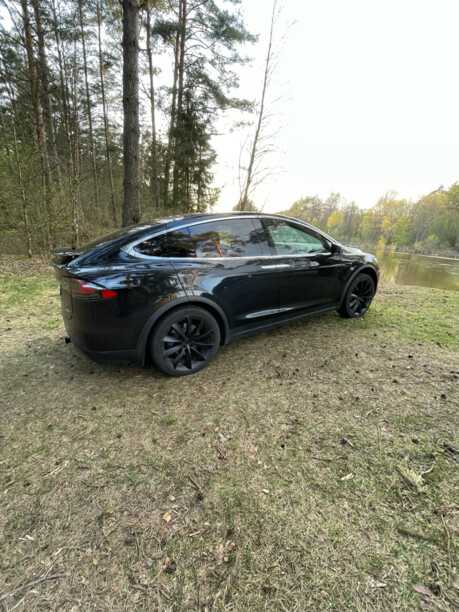 Tesla Model X, 7 мест, 2017 г.