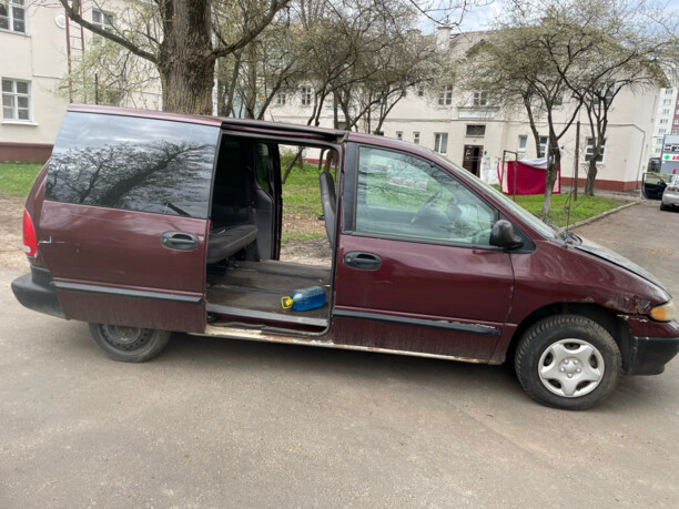 Dodge Caravan III, 7 мест, 1998 г.