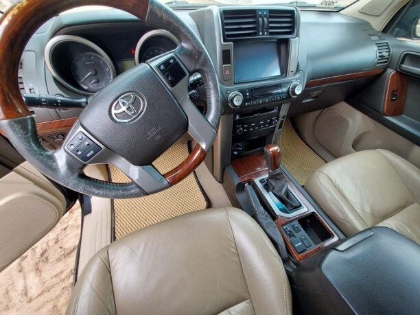 Toyota Land Cruiser Prado J150, 7 мест, 2011 г.
